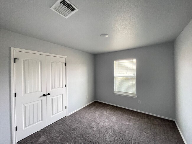 Building Photo - 808 Hickok Dr