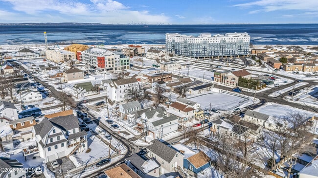 Building Photo - 56 Highland Ave