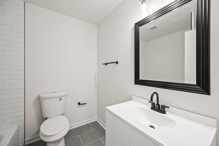 Building Photo - 1640 W Northwest Blvd