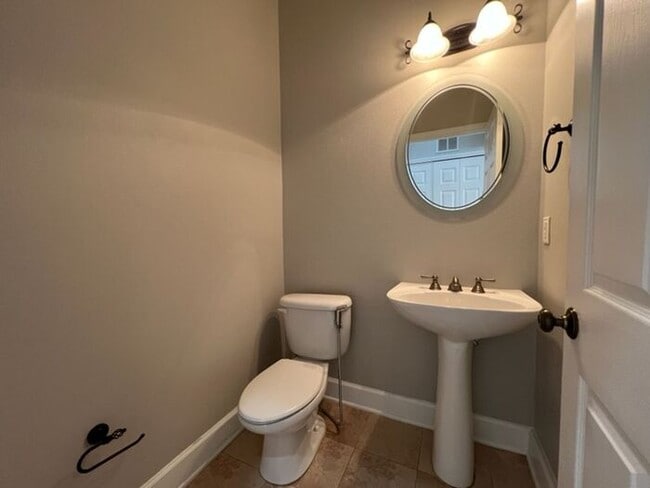 Building Photo - 3 Bedroom Townhouse in Boone School Area