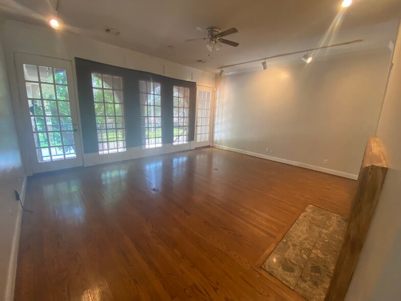 Building Photo - 2000 Fairview Ave