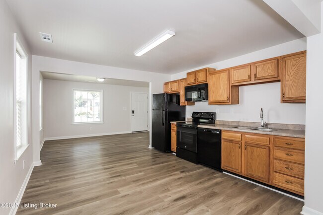 Building Photo - 5130 Fay Ave