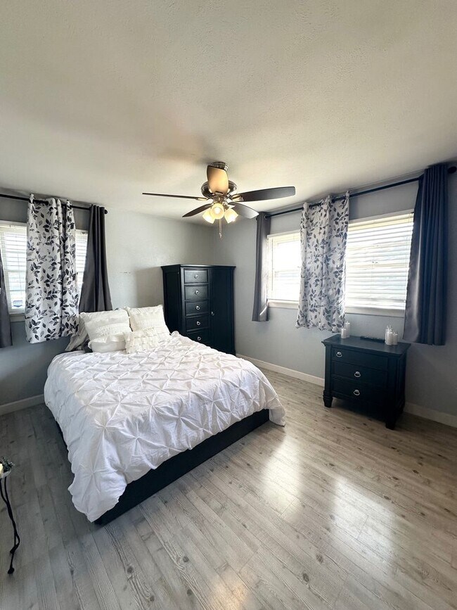 Building Photo - 3 Bed 1.5 Bath Ready to Rent ASAP!