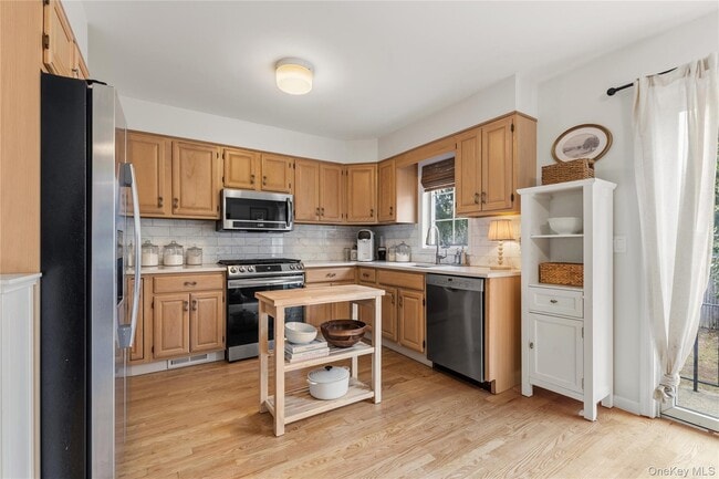 Building Photo - 357 Midland Ave