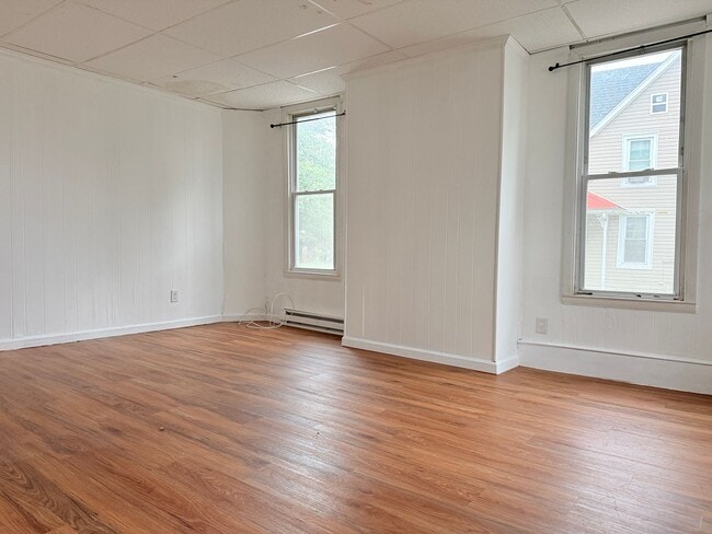 Building Photo - 2 Bedroom Home in the Heart of Milford!