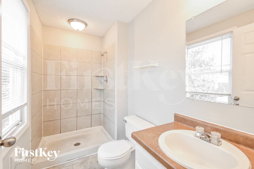 Building Photo - 2818 Ravenwood Dr