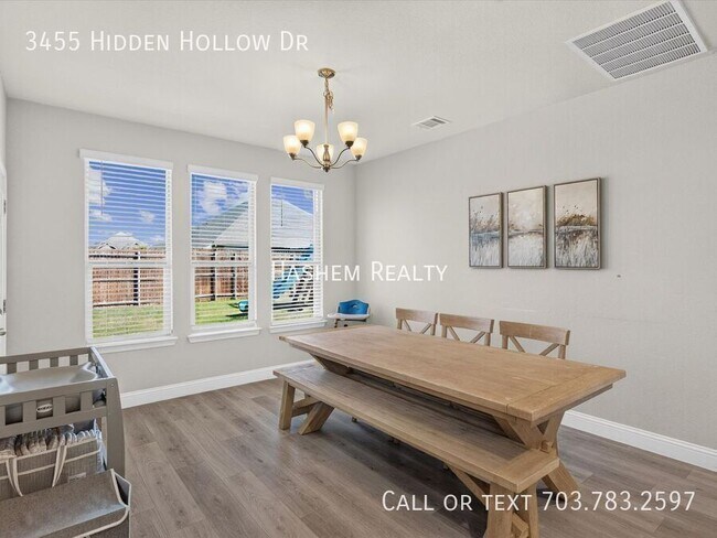 Building Photo - 3455 Hidden Holw Dr