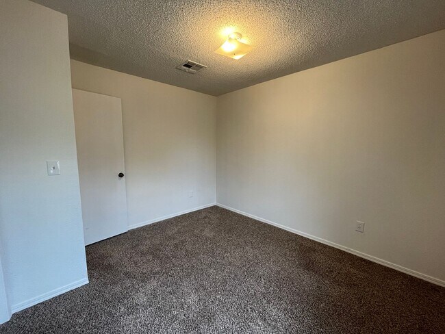 Building Photo - Peaceful 3 bedroom house in Broken Arrow!