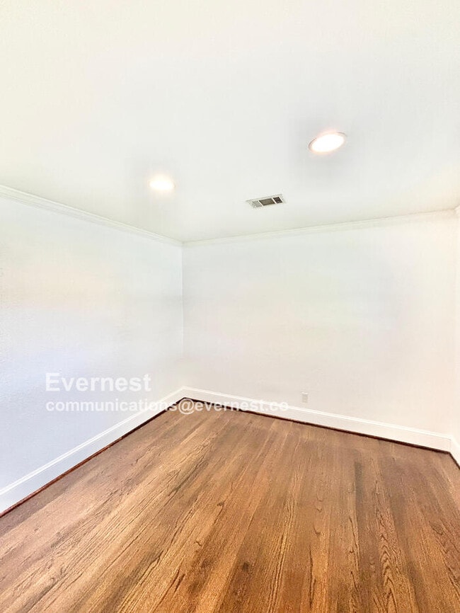 Building Photo - 6226 Saratoga Cir