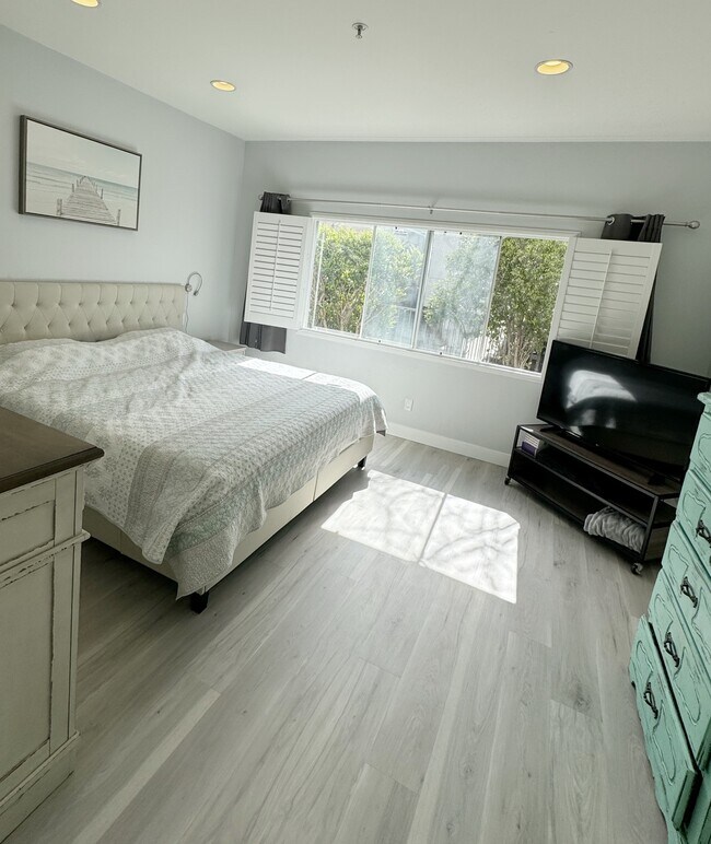 Building Photo - 3645 Cardiff Ave