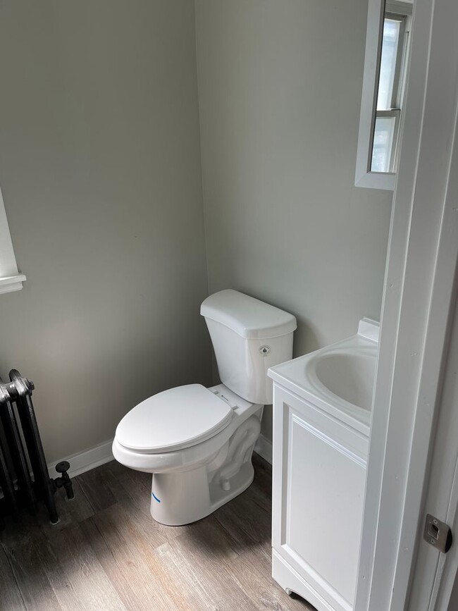 Building Photo - FABULOUSLY RENOVATED 4BR, 2Bath HOME IN TH...