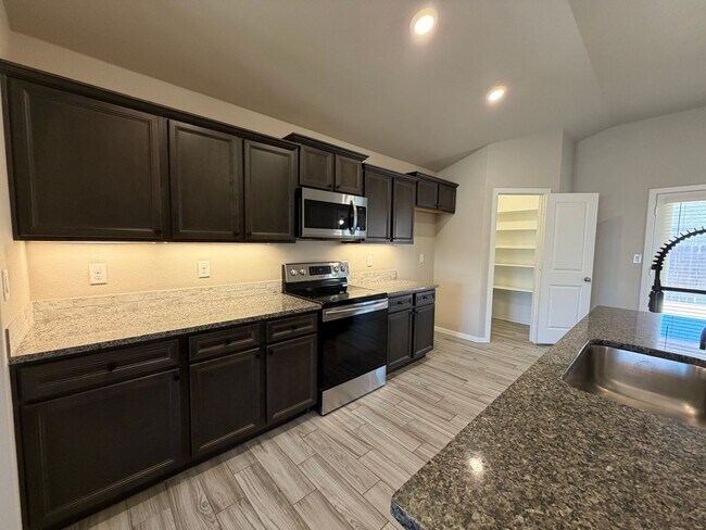 Building Photo - 3/2 in Upland Crossing Available Now!!!