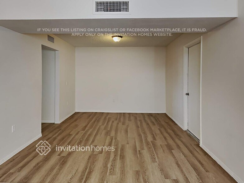 Building Photo - 501 N Red Rock St