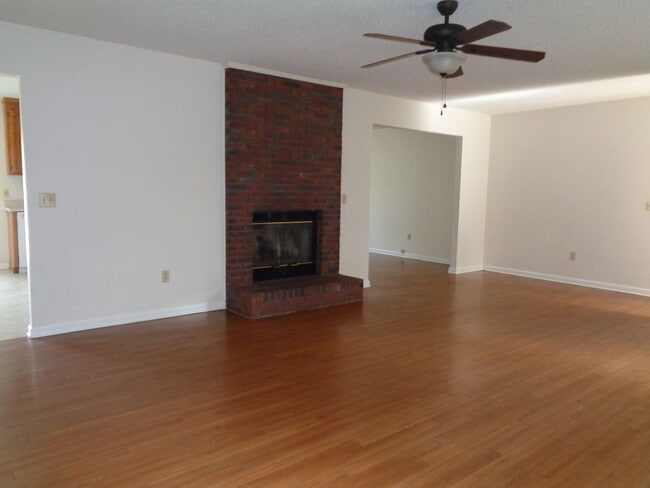 Building Photo - Hidden Lake Acres