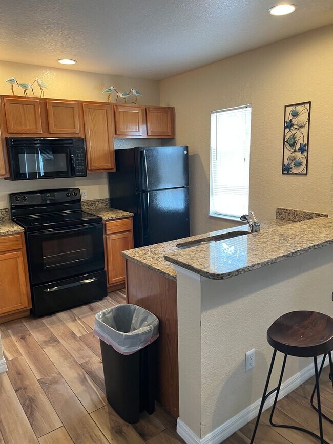 Building Photo - 4010 Santa Maria Dr