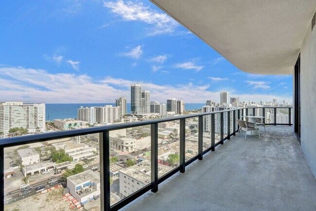 Building Photo - 580 72nd St