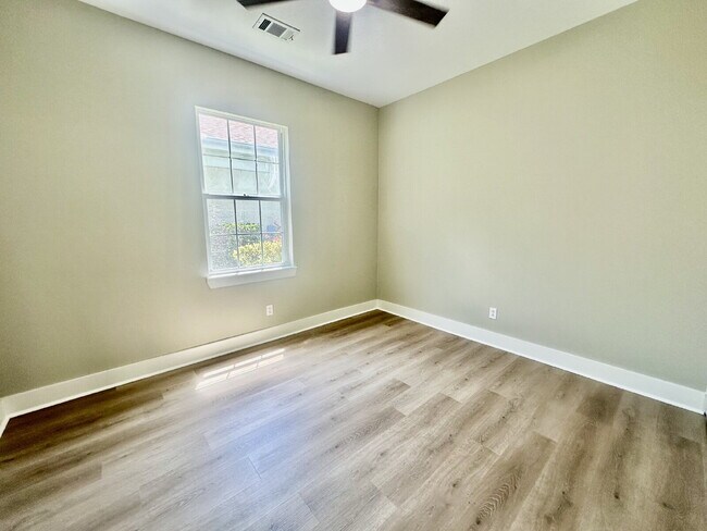 Building Photo - Gorgeous Renovated Two Bedroom Home in Sun City!
