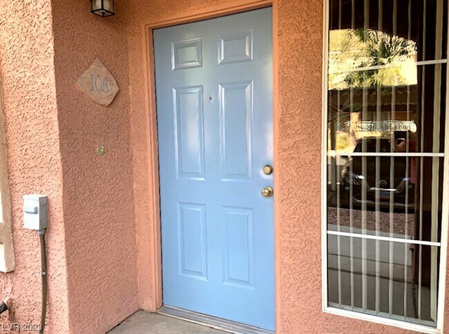 Building Photo - 352 Pine Haven St