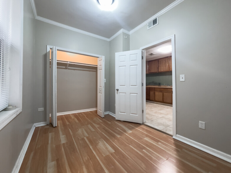 Building Photo - 2839 W 40th St