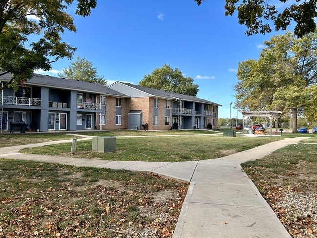 Building Photo - Hillcrest Apartments