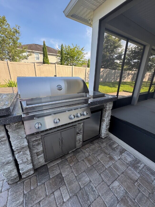 Building Photo - Shearwater, 4 bedroom 3.5 bath home for rent.
