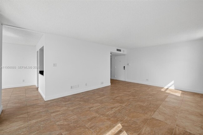 Building Photo - 16565 NE 26th Ave