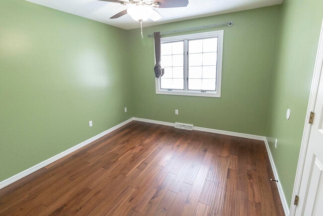 Building Photo - 4500 W Bridgewood Dr