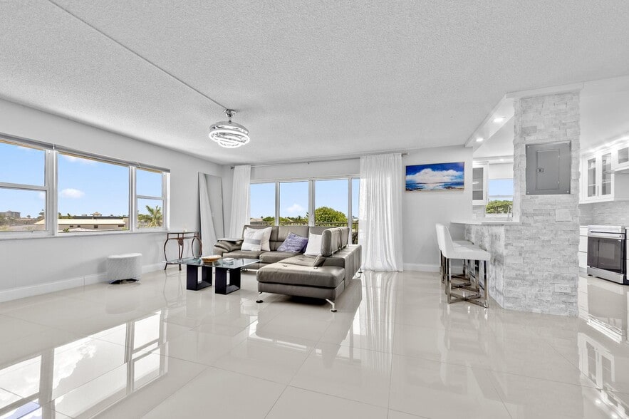 Building Photo - 1200 Hibiscus Ave