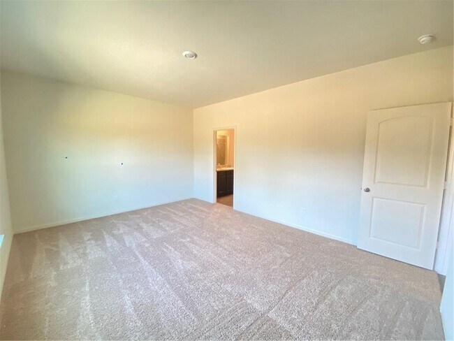 Building Photo - 325 Crescent Park Dr