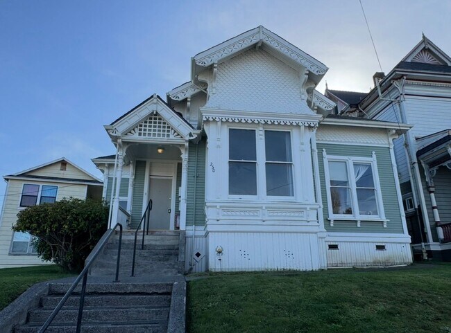 Building Photo - 250 Grant St