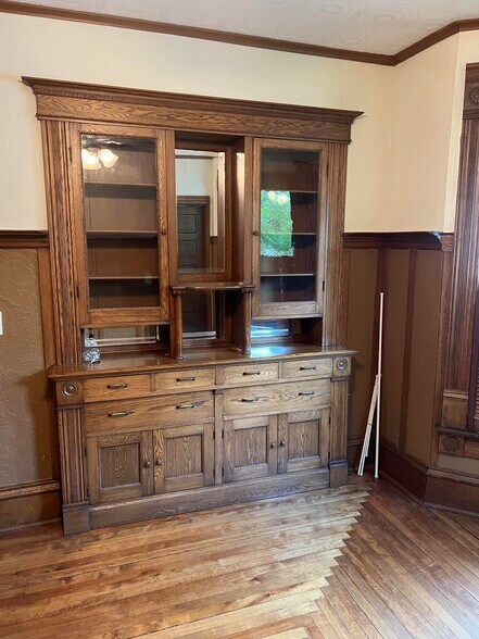 built in, dining area - 417 Nicolet Blvd