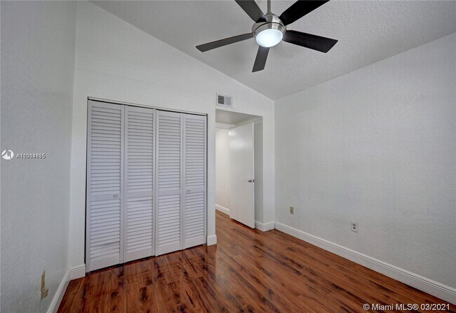 Building Photo - 2850 N Oakland Forest Dr