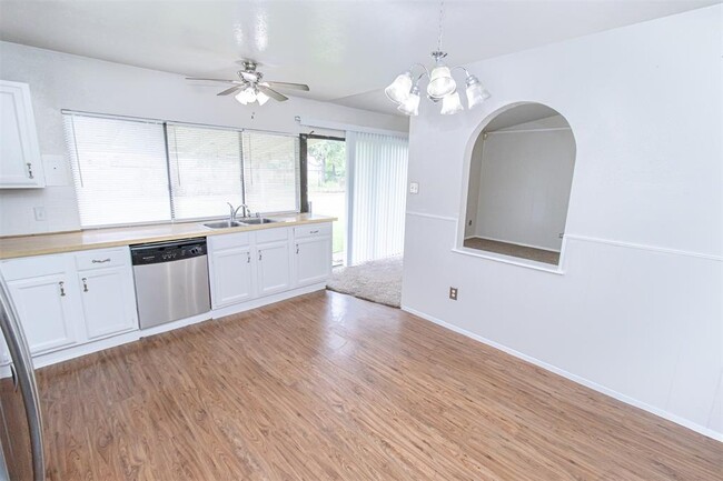 Building Photo - 14226 Morinscott Dr