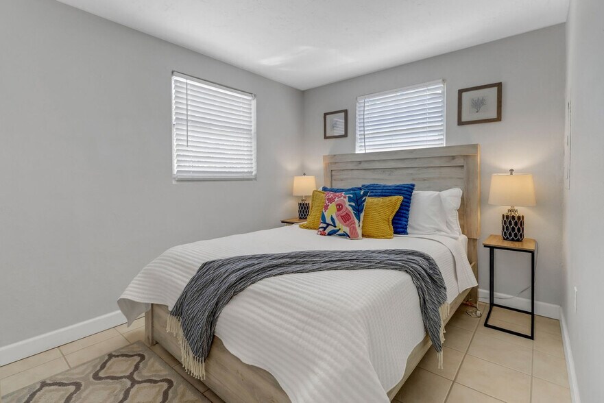 Building Photo - 751 100th Ave N