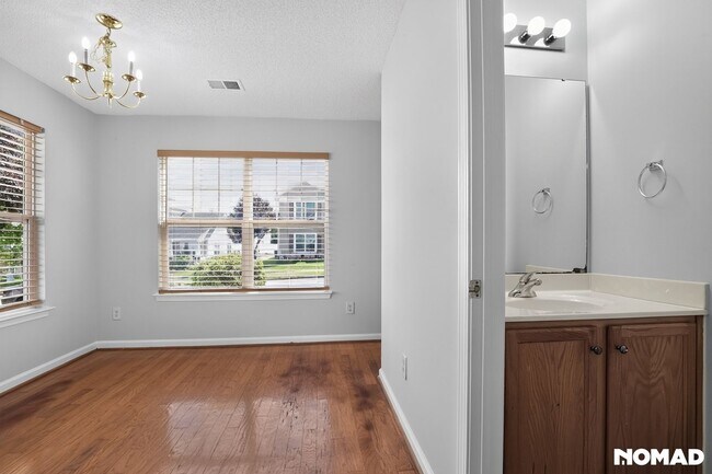 Building Photo - 805 Hopewell St