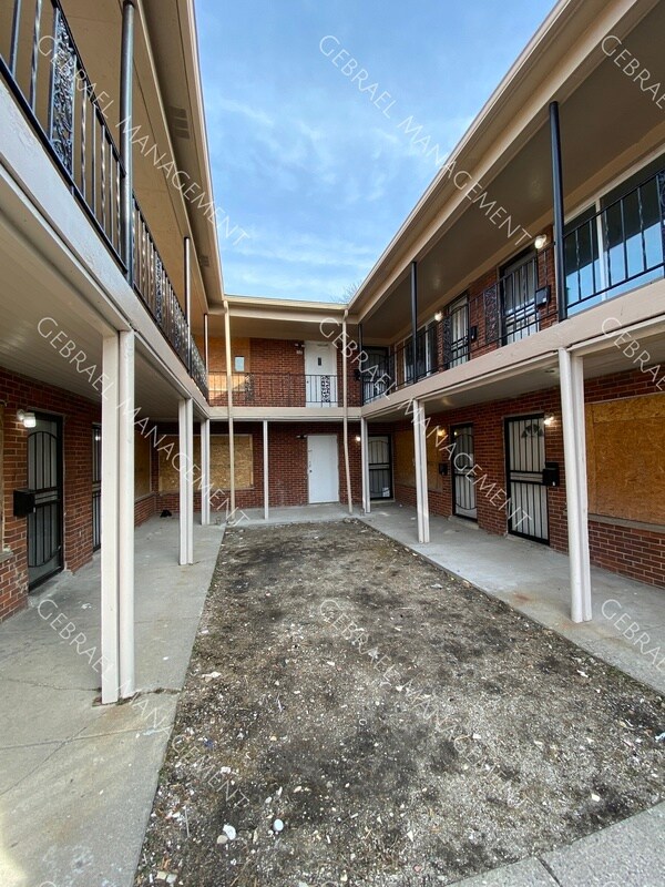 Primary Photo - 10400 Whittier Ave