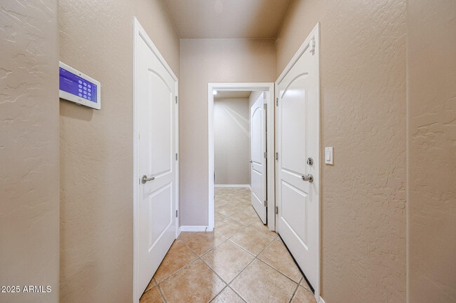 Building Photo - 9121 W Plum Rd