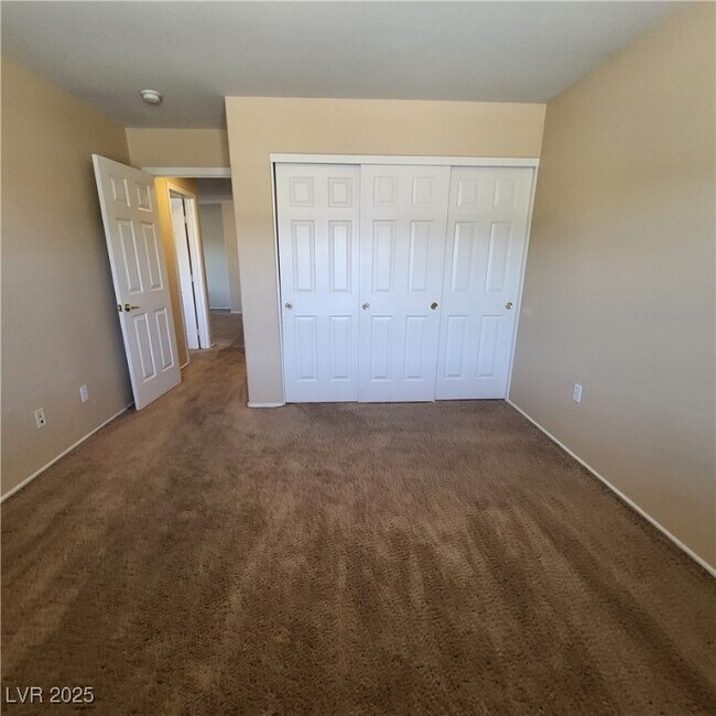 Building Photo - 1720 Flores Ln
