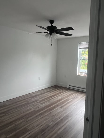 Building Photo - 672 N Main St