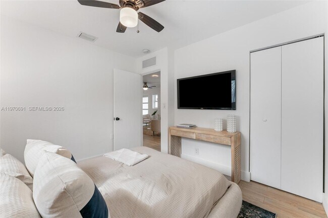 Building Photo - 6161 NE 7th Ave