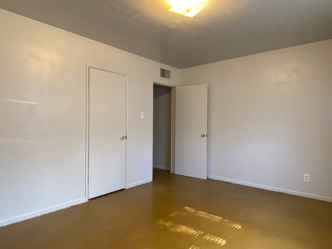 Building Photo - Tempe Duplex 3 Bed - 1.75 Bath