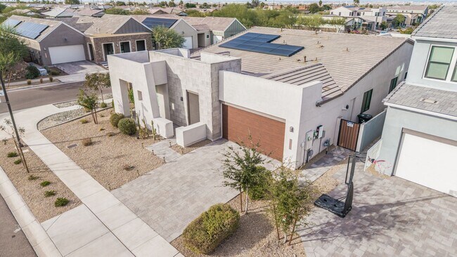 Building Photo - Luxury at Vistal