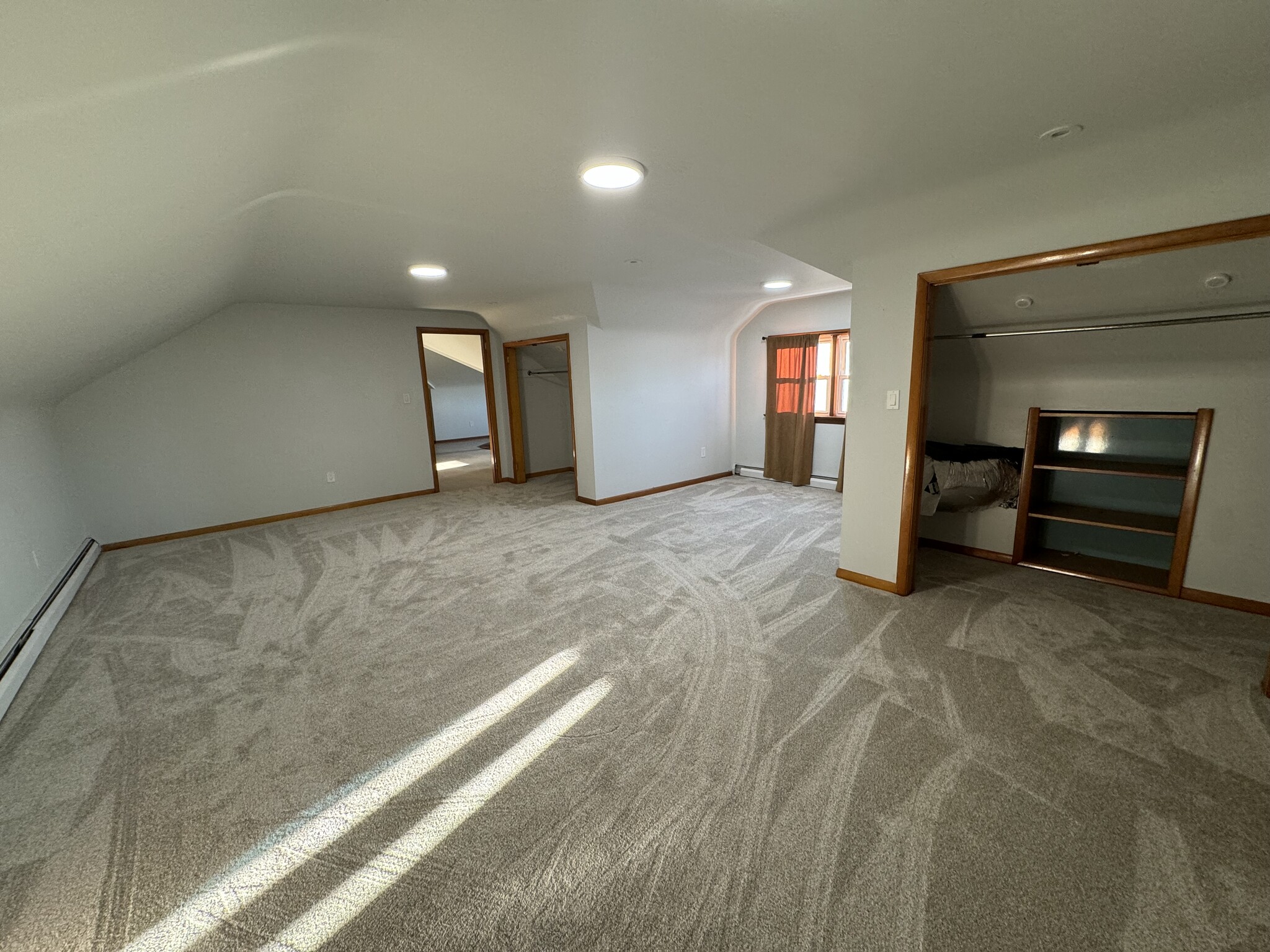 Building Photo - 737 Roseland Pl
