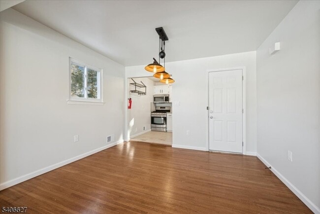 Building Photo - 64 Lorraine Terrace