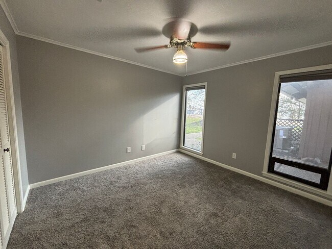 Building Photo - Lake View with Easy Access to I220