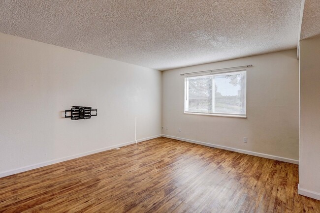 Building Photo - 3bd 2.5 bath Townhome for Rent, also on market for sale