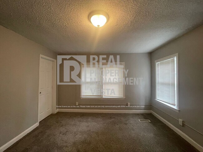 Building Photo - 444 Corbin Ave