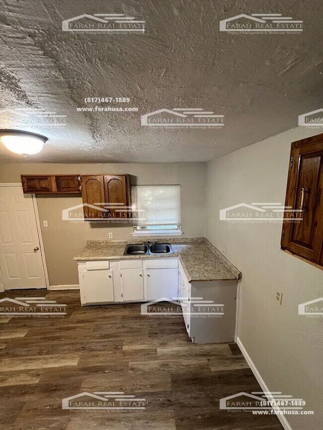 Building Photo - Three Bedroom, One bathroom Home in Arling...