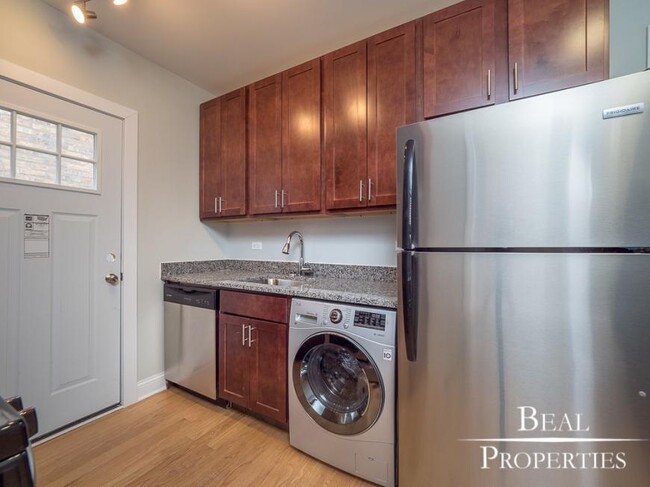 Building Photo - 1 bedroom in WINNETKA IL 60093