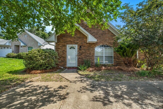 Building Photo - NE Tallahassee Townhome with Community Pool